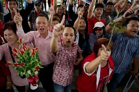 Đảng Puea Thai ăn mừng chiến thắng bầu cử - 6