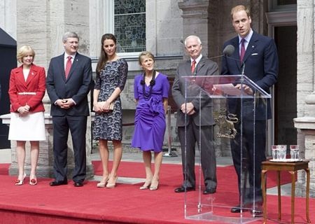 William-Kate gây “sốt” trong chuyến “xuất ngoại” đầu tiên - 2 William-Kate gây “sốt” trong chuyến “xuất ngoại” đầu tiên - 2