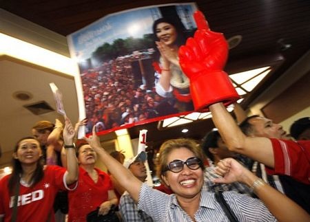 Đảng Puea Thai ăn mừng chiến thắng bầu cử - 13