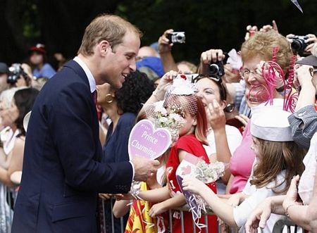 William-Kate gây “sốt” trong chuyến “xuất ngoại” đầu tiên - 5 William-Kate gây “sốt” trong chuyến “xuất ngoại” đầu tiên - 5