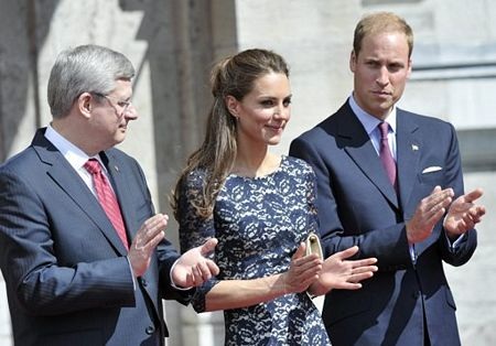 William-Kate gây “sốt” trong chuyến “xuất ngoại” đầu tiên - 3 William-Kate gây “sốt” trong chuyến “xuất ngoại” đầu tiên - 3