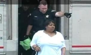 Bị đuổi khỏi tàu vì “nấu cháo” điện thoại 16 tiếng  - 1