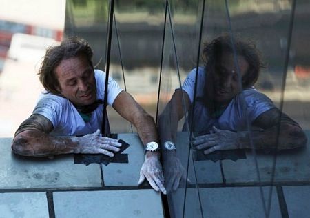 “Người nhện” Pháp thoát chết nhờ dây an toàn - 5 “Người nhện” Pháp thoát chết nhờ dây an toàn - 5