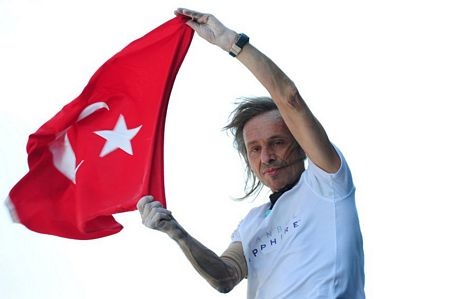 “Người nhện” Pháp thoát chết nhờ dây an toàn - 9 “Người nhện” Pháp thoát chết nhờ dây an toàn - 9