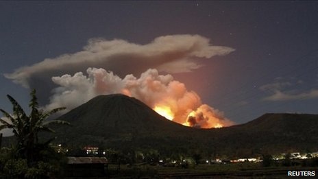 Núi lửa Indonesia “thức giấc”, hàng nghìn người sơ tán - 1 Núi lửa Indonesia “thức giấc”, hàng nghìn người sơ tán - 1