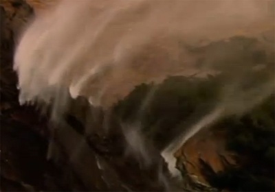 Thác nước “chảy ngược” ở Sydney - 1