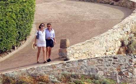 Carla Bruni-Sarkozy lần đầu xác nhận chuyện mang bầu - 1 Carla Bruni-Sarkozy lần đầu xác nhận chuyện mang bầu - 1