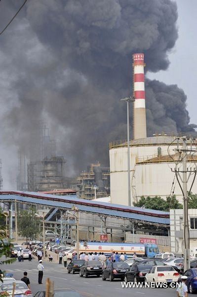 Cháy lớn tại nhà máy hóa dầu Trung Quốc - 11