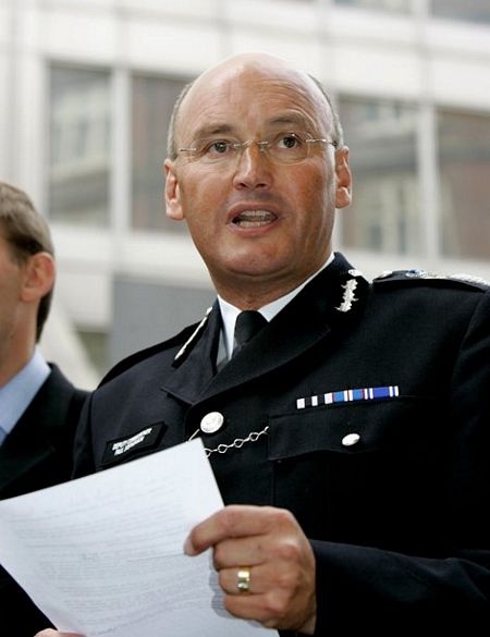 Giám đốc Sở cảnh sát London từ chức vì vụ nghe lén - 1