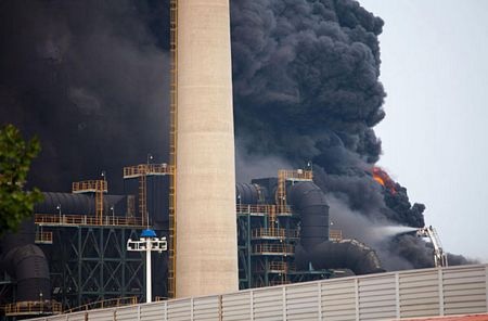 Cháy lớn tại nhà máy hóa dầu Trung Quốc - 4