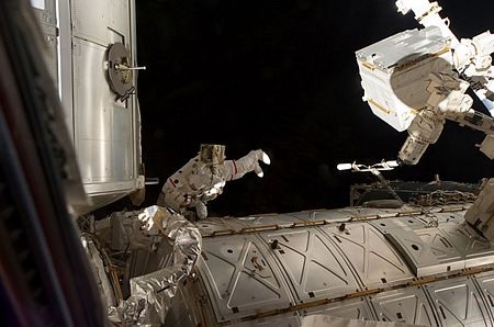 Cuộc đi bộ trong không gian cuối cùng của kỷ nguyên tàu con thoi - 5