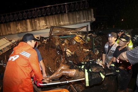 Lở đất kinh hoàng tại Hàn Quốc, 19 người chết - 4