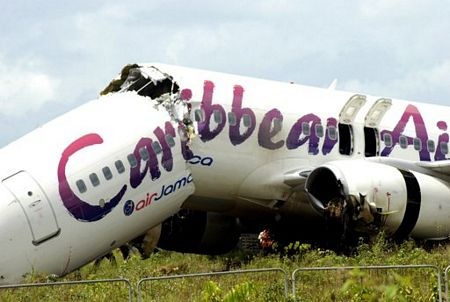 Máy bay gãy làm đôi, 163 người thoát chết kỳ diệu - 4 Máy bay gãy làm đôi, 163 người thoát chết kỳ diệu - 4