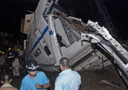 Tàu cao tốc Trung Quốc gặp tai nạn thảm khốc, 32 người chết - 8