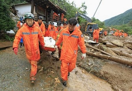 Lở đất kinh hoàng tại Hàn Quốc, 19 người chết - 7