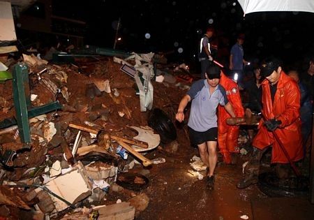 Lở đất kinh hoàng tại Hàn Quốc, 19 người chết - 8