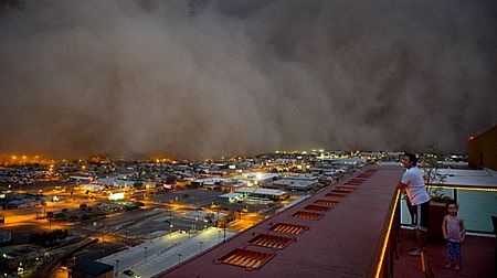 Bão cát kinh hoàng tấn công nước Mỹ - 1