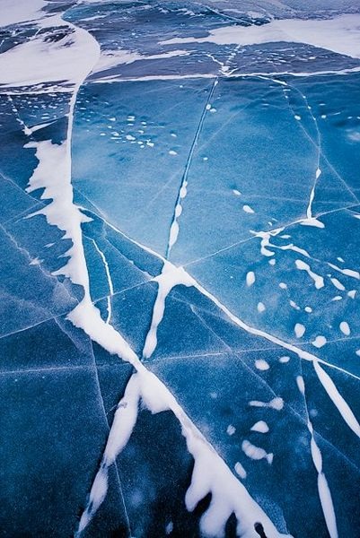 Hồ đóng băng kỳ lạ ở Canada - 4