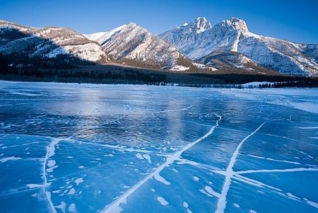 Hồ đóng băng kỳ lạ ở Canada - 5