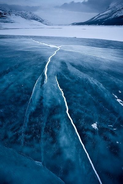 Hồ đóng băng kỳ lạ ở Canada - 7