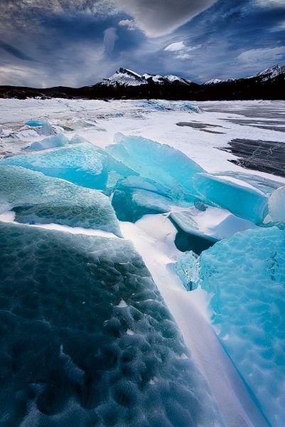 Hồ đóng băng kỳ lạ ở Canada - 8