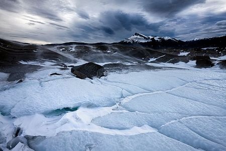 Hồ đóng băng kỳ lạ ở Canada - 9