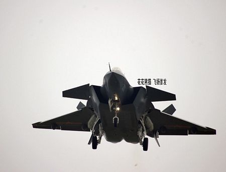 Máy bay tiêm kích tàng hình Trung Quốc bay lượn trên không - 8