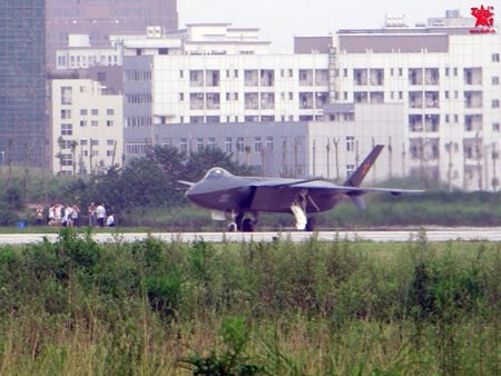 Máy bay tiêm kích tàng hình Trung Quốc bay lượn trên không - 12