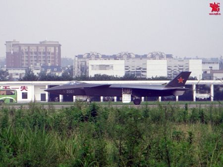 Máy bay tiêm kích tàng hình Trung Quốc bay lượn trên không - 10