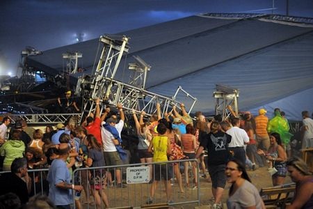 Sập sân khấu tại Mỹ, 5 người chết, nhiều người bị thương - 5