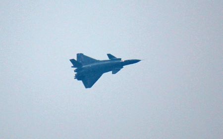 Máy bay tiêm kích tàng hình Trung Quốc bay lượn trên không - 4