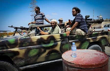 Phe nổi dậy Libya tiến vào thủ đô Tripoli - 4 Phe nổi dậy Libya tiến vào thủ đô Tripoli - 4