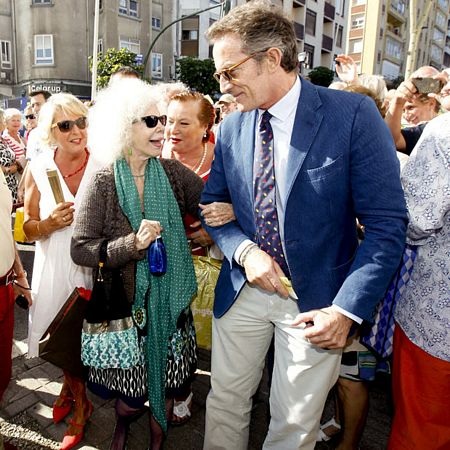 Chân dung nữ công tước 85 tuổi cưới thường dân - 16