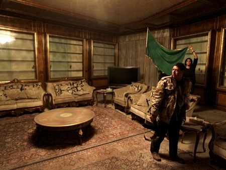 Cảnh đổ nát, hoang tàn bên trong “đại bản doanh” của Gadhafi - 3