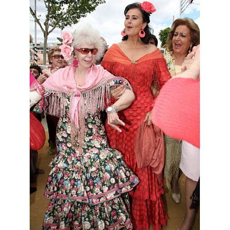 Chân dung nữ công tước 85 tuổi cưới thường dân - 10