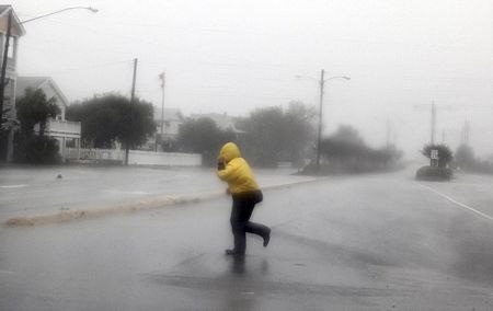 Bão Irene hoành hành bờ đông nước Mỹ  - 6