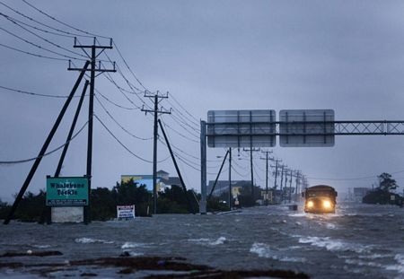 Bão Irene hoành hành bờ đông nước Mỹ  - 10