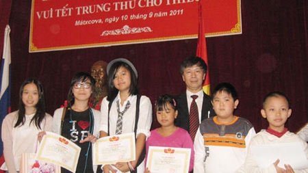 Tết trung thu cho thiếu nhi Việt Nam tại Nga - 1 Tết trung thu cho thiếu nhi Việt Nam tại Nga - 1