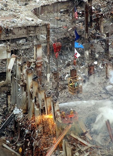 Sự kiện 11/9: Những hình ảnh không thể nào quên - 24