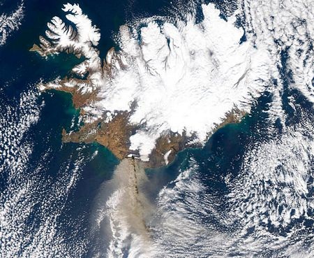 Ấn tượng ảnh núi lửa phun trào nhìn từ vũ trụ - 3