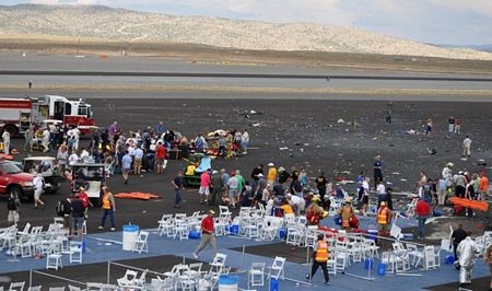 Máy bay chiến đấu đâm vào khán đài, 59 người thương vong - 6