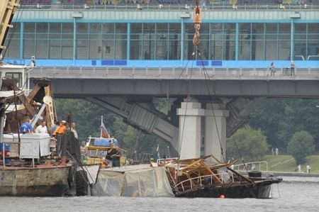 Nga trục vớt “con tàu thảm họa” trên sông Moskva - 1