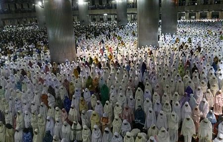 Thế giới Hồi giáo bắt đầu thánh lễ Ramadan - 1