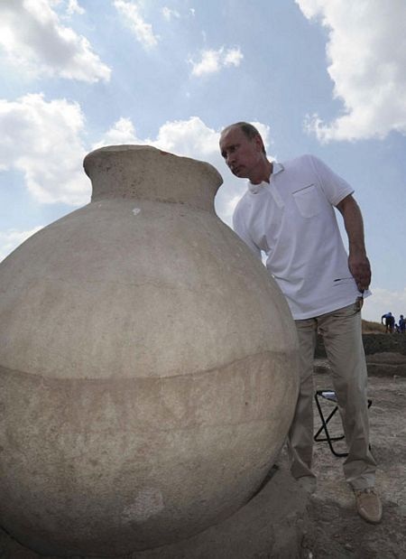 Thủ tướng Nga Putin lặn biển tìm cổ vật - 10