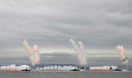 Hải quân Nga phô diễn sức mạnh - 4