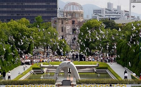 Hiroshima tưởng niệm 66 năm ngày hứng chịu bom nguyên tử - 2 Hiroshima tưởng niệm 66 năm ngày hứng chịu bom nguyên tử - 2