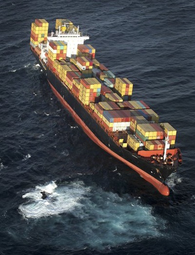 New Zealand: Siêu tàu container mắc cạn, nguy cơ bị vỡ - 1