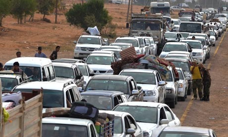 Dân thường ồ ạt rời khỏi quê hương Gadhafi, NTC sắp tấn công quyết định - 1