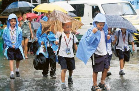 Bão Nesat tấn công Philippines, 100.000 người sơ tán - 1 Bão Nesat tấn công Philippines, 100.000 người sơ tán - 1