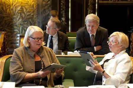 Thượng viện Hà Lan bỏ giấy bút dùng iPad - 1